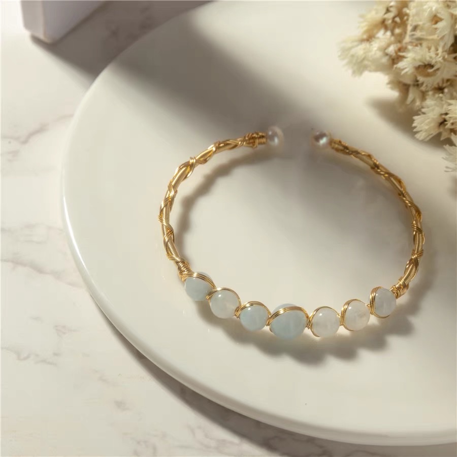 Noble Creation, pure hand-woven sky blue stone, elegant and noble lady style bracelet Specification image