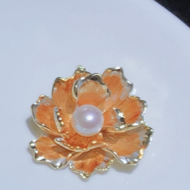 Brooch 535