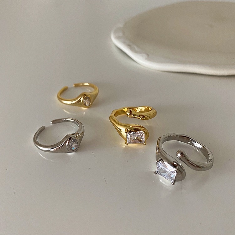 Yuzhu 043, a unique European and American design, is a metal gold-plated zircon with an irregular and cold style. It is versatile and personalized, with an adjustable opening details Picture
