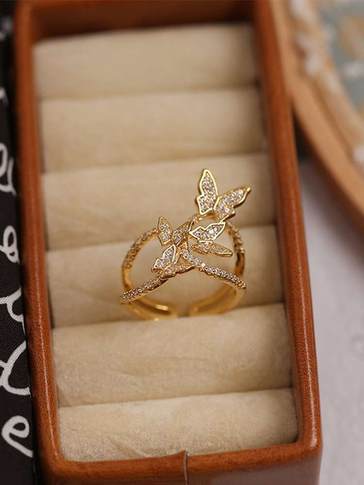 Jade Pearl -068 Butterfly Ring, a niche design for women with an Instagram cool and cool style, is a high-end, light luxury, fashionable, individual and exquisite index finger ring Application Scenario