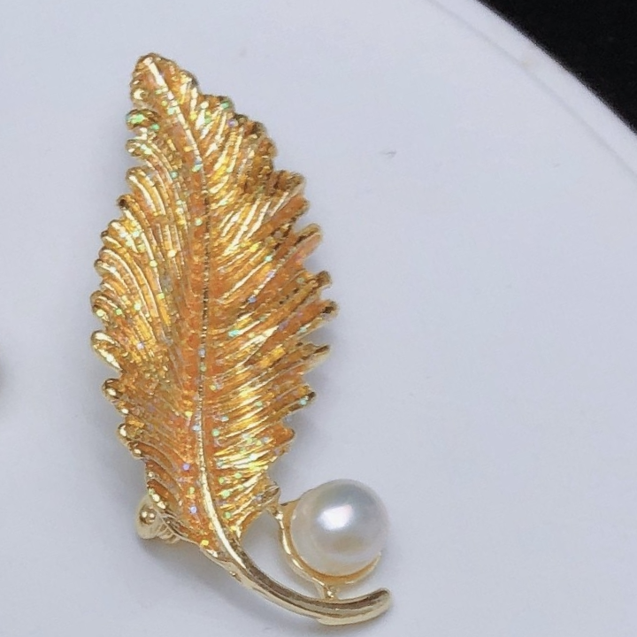 Brooch 508