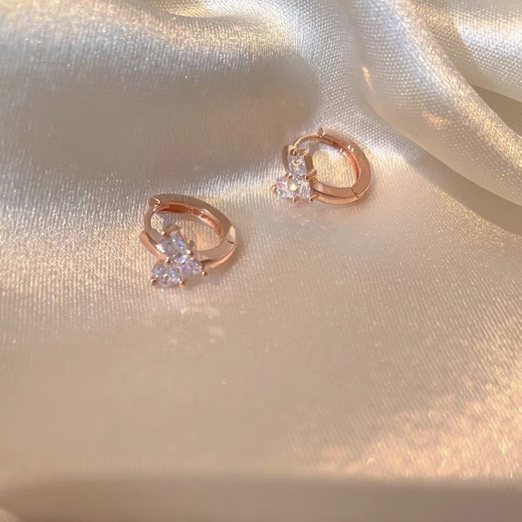 Three heart ear buckles, retro and unique, long super sparkling zircon, ethnic style, versatile, tassel, seven-color earrings, copper earrings, Yiwu zircon