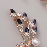 Brooch 512