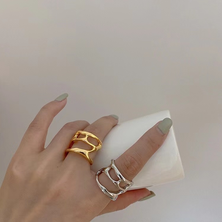 Yuzhu -037: A niche design, gold-plated metal with a unique opening, fashionable and retro style, adjustable cross, irregular and cold style ring