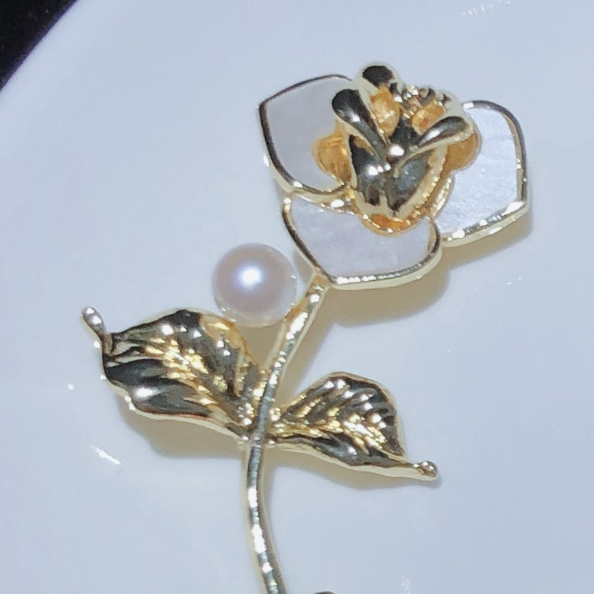 Brooch 533