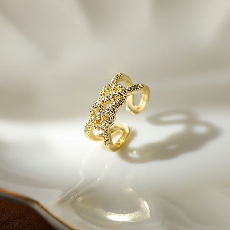 Personalized decoration with a sense of high-end, cross-opening adjustable ring, a cool and niche design for women's Instagram index finger ring