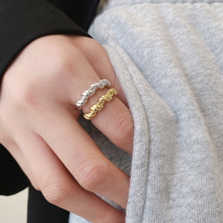 Yuzhu -042 European and American style ins Niche Design sense Metal opening cold style twist adjustable stackable simple and individual ring