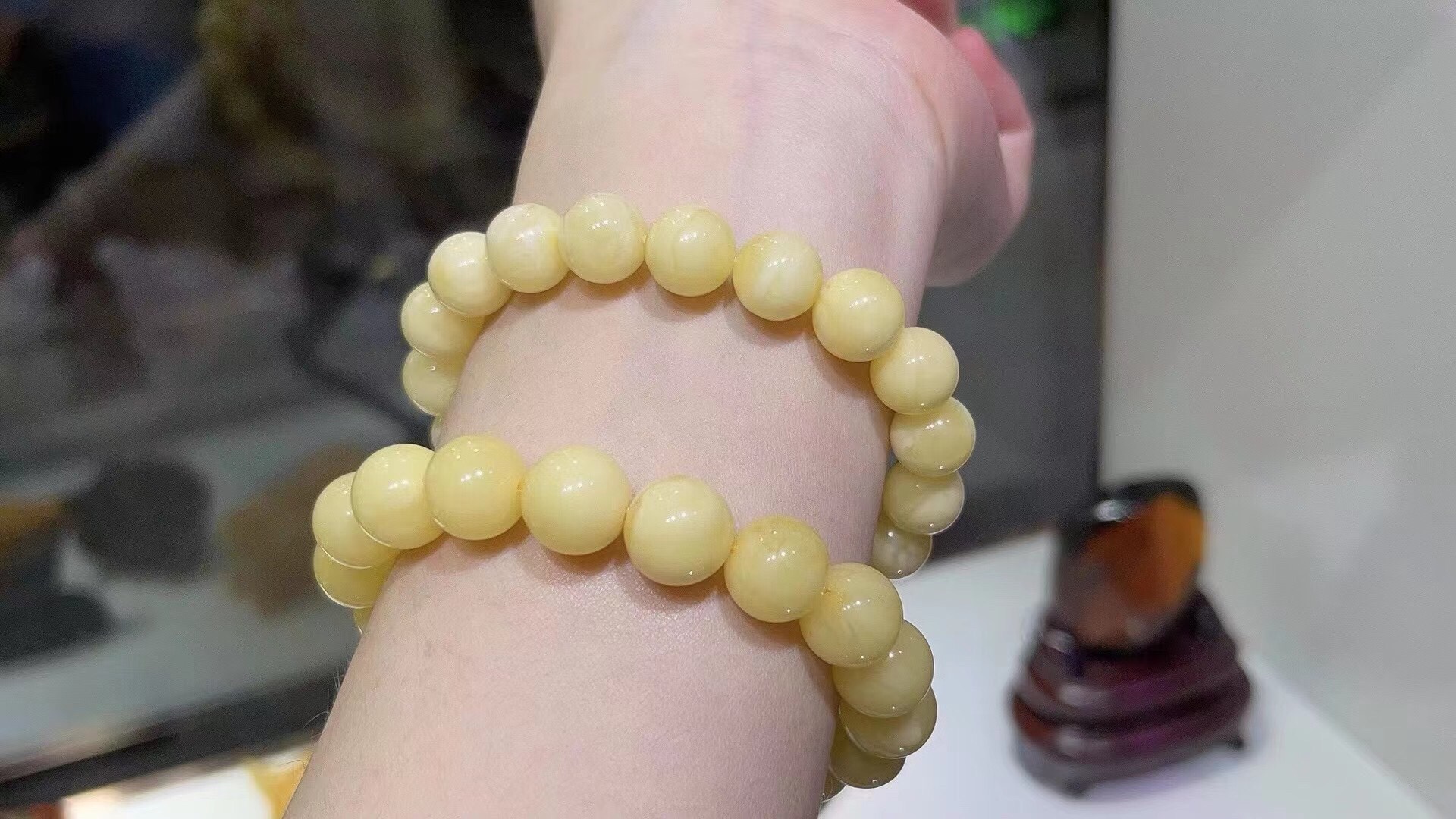 Baltic white flower beeswax bracelet Specification image