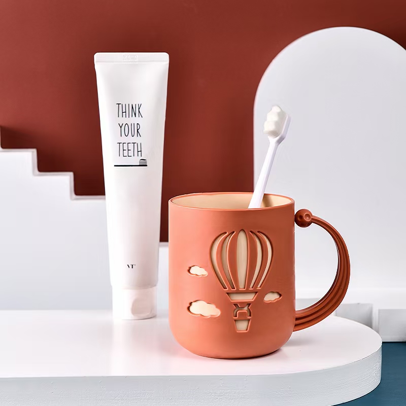 缤纷热气球🎈 漱口杯
货号：0474
想和你一起飞到天上去～
缤纷生活，色彩齐全哦(´-ω-`)产品图