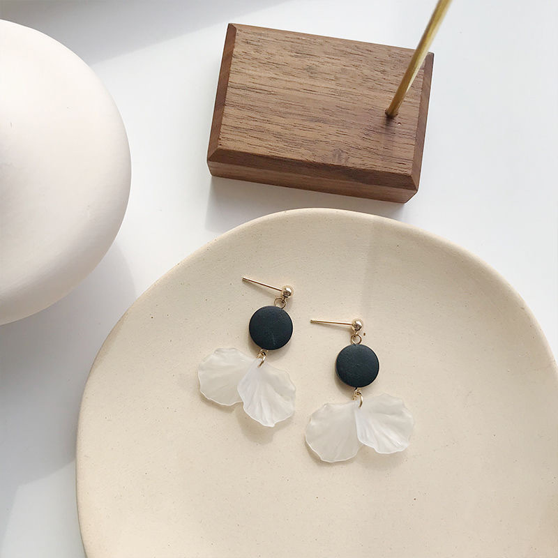 Summer Earrings 2019 New trendy Internet celebrity earrings, versatile earrings, long ear clips for women's charm, silver ear studs without ear holes detail image 3