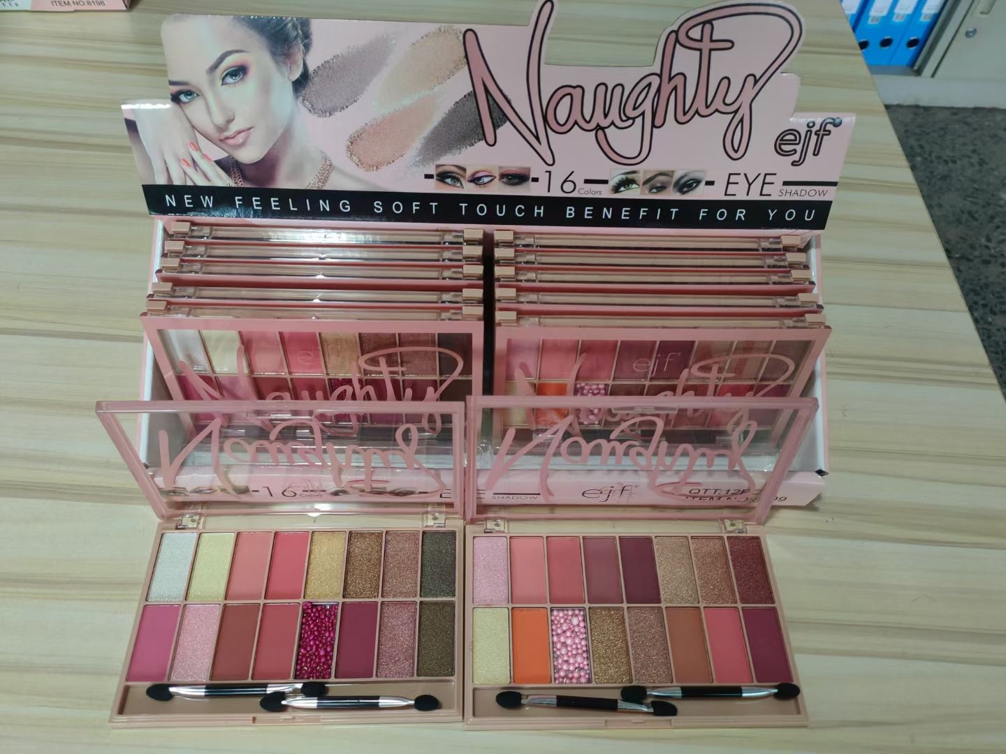 Factory direct sales of new plastic box high-quality eyeshadow, best-selling 16-color eyeshadow palette details Picture