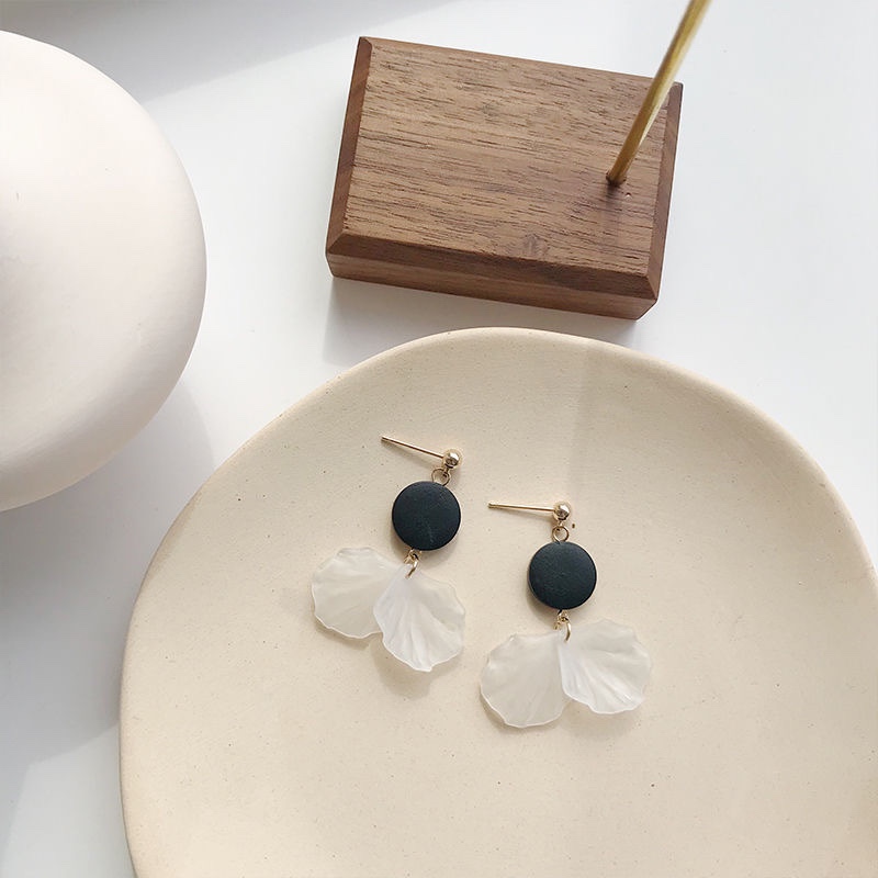 Summer Earrings 2019 New trendy Internet celebrity earrings, versatile earrings, long ear clips for women's charm, silver ear studs without ear holes