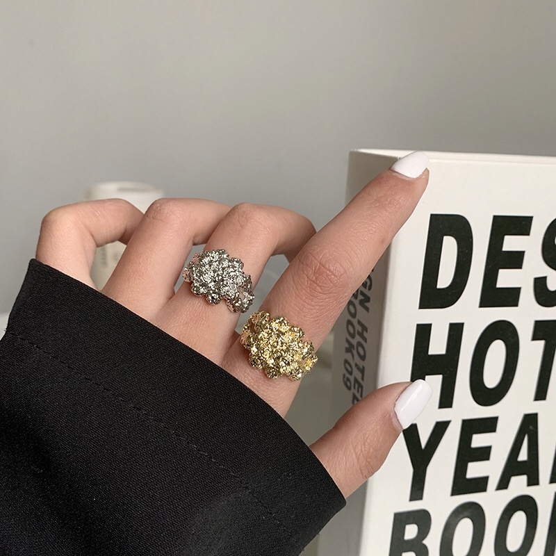 Yuzhu -035 Retro Baroque Style gilded light Luxury high-end Feel, hollowed-out individual metal design sense, uniform size open ring ring Item Picture