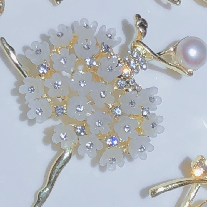 Brooch 528