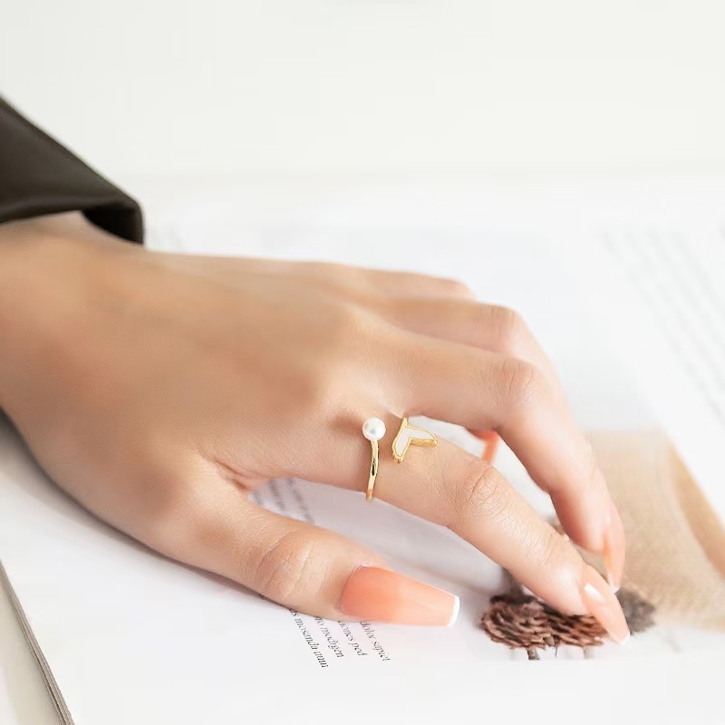 A niche design beauty fishtail pearl ring, a Korean fashionable lady's index finger ring, ins trendy Japanese style light luxury details Picture
