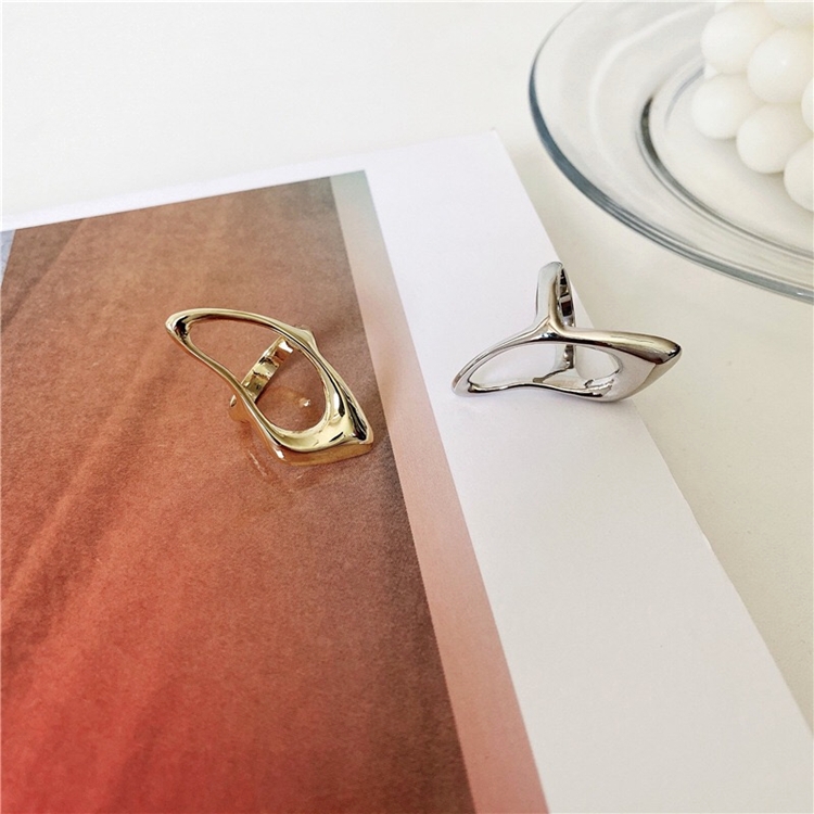 Yuzhu -034: A niche design with a cold and simple style, versatile metal hollowed-out European and American irregular geometric ring Application Scenario