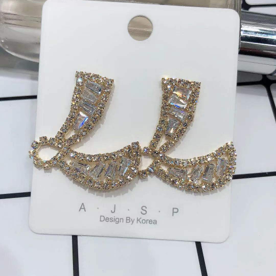 24 Trend fashion earrings gold