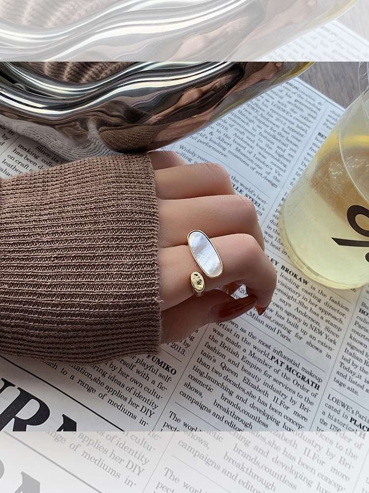 Yuzhu -025 Creative Design Sense Index Finger Ring, exquisite white shell plain ring, women's fashionable and individual Korean version New trendy ring, Internet celebrity ring Application Scenario