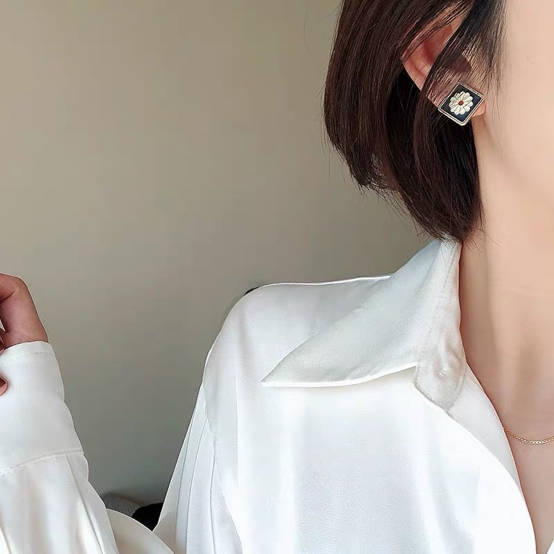 Earring clip style Korean women's elegant earrings and pendants without ear holes, Jieya steel jewelry Specification image