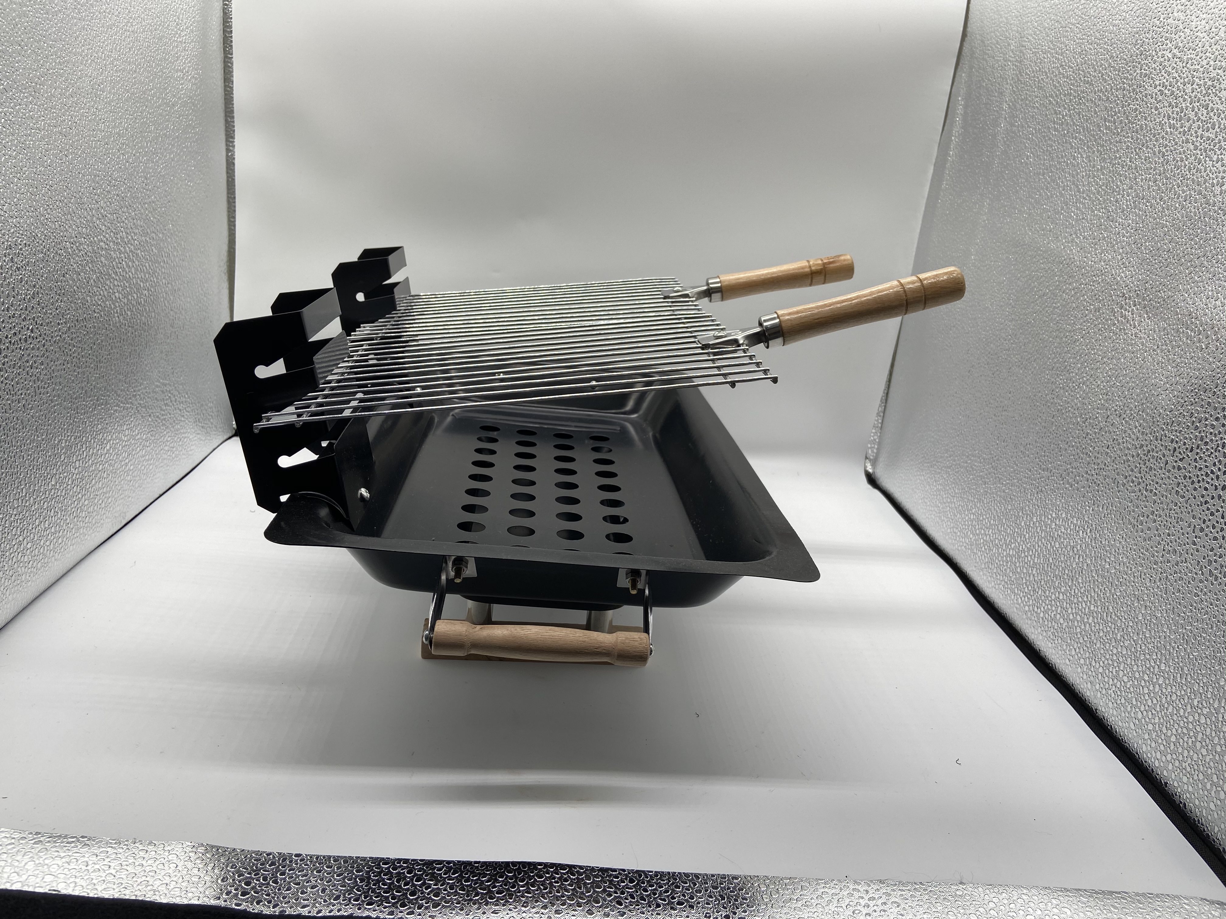 الموقد النقال للحرق القابل للتفكيك النقال في BBQ Grill Hibril BBchi BBQ Grill Application Scenario