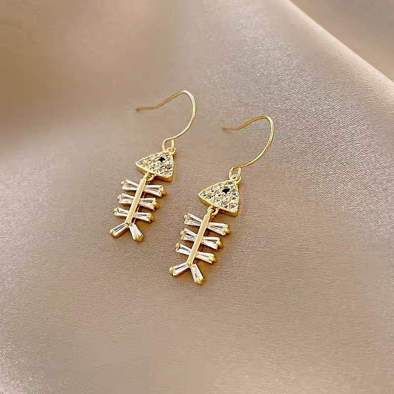 Fishbone zircon inlaid simple, fashionable and trendy sweet girl ear hooks Specification image