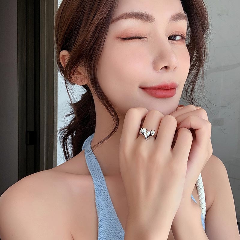 Yuzhu -026 Heart-shaped plain Ring, a fashionable, individual and simple index finger ring for women, a Korean-style, elegant and niche best friend ring Item Picture