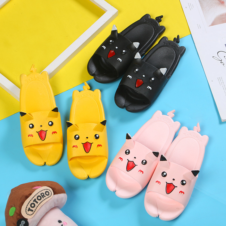 Children's cartoon slippers Children's shoes Female Pikachu family outside wearing slippers Male indoor home bath slippers summer
