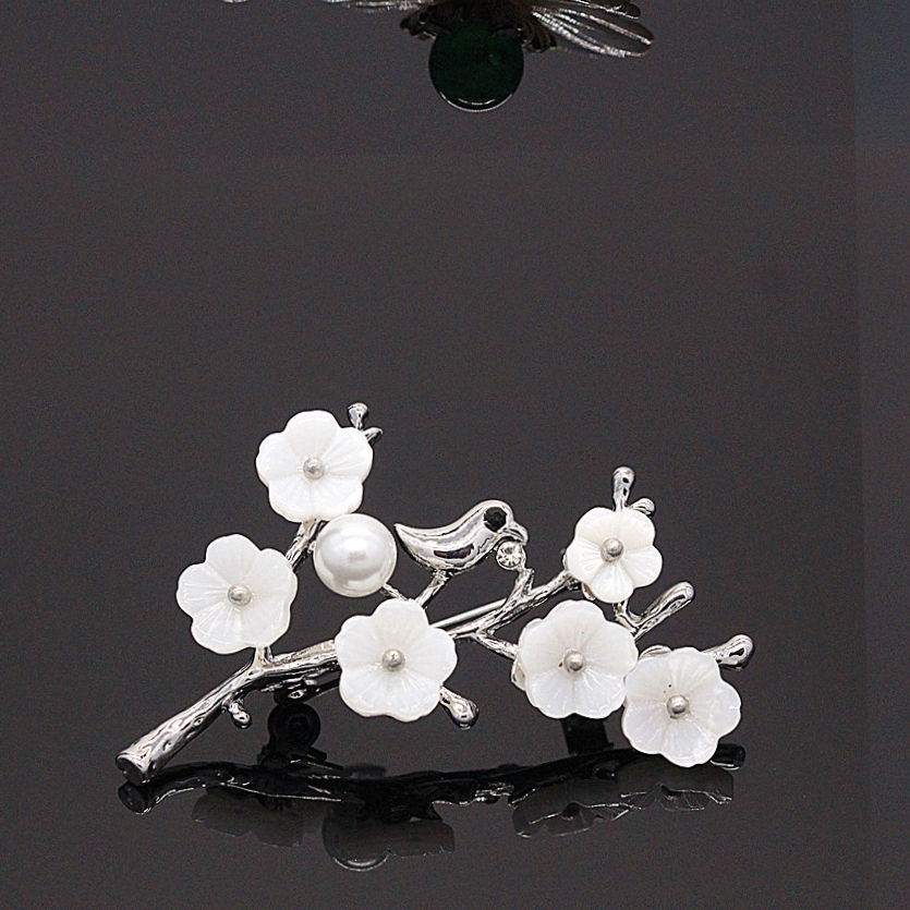 Brooch 675