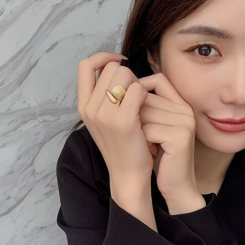 Jade Bead -015 Matte Gold Leaf Ring, a trendy and unique design for women, an open ring, a delicate index finger ring from Japan and South Korea Application Scenario