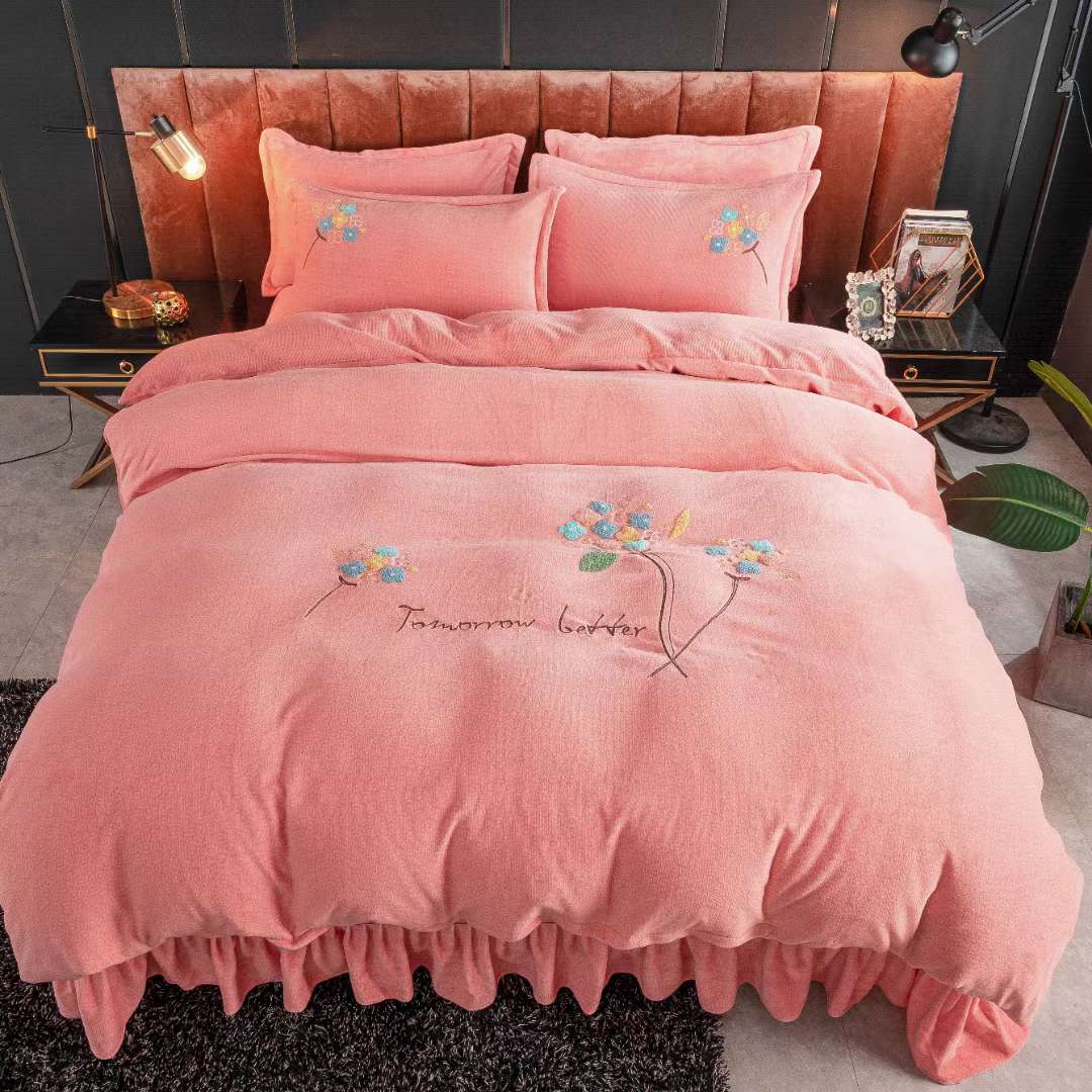 Embroidered bed skirt pic 10