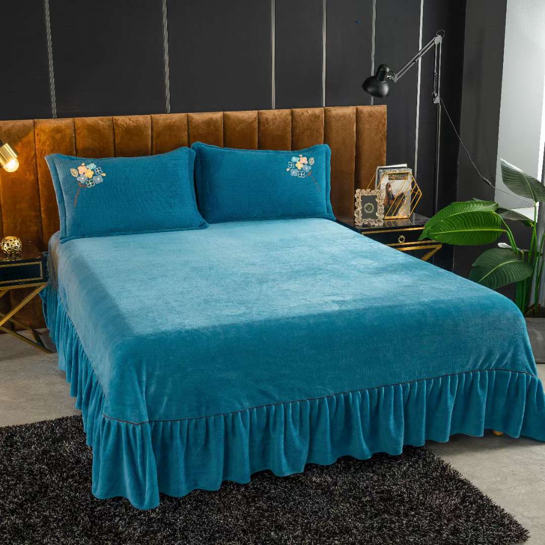 Embroidered bed skirt pic 7