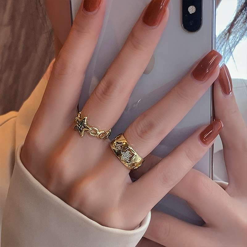 Yuzhu -012 Hollowed-out Five-pointed Star Couple Ring, a unique design for women, a Korean fashion trend hip-hop Internet celebrity index ring Application Scenario