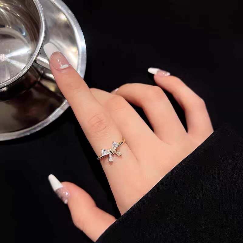 A luxurious, high-end, exquisite, noble and elegant goddess ring