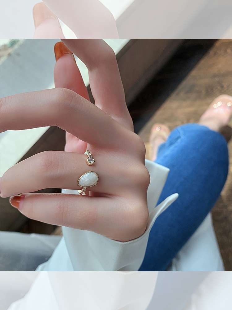 Yuzhu -022 Light Luxury White Shell Ring for Women's Summer, Exquisite Micro-set diamond Open ring, new style, fashionable and exquisite design sense Specification image