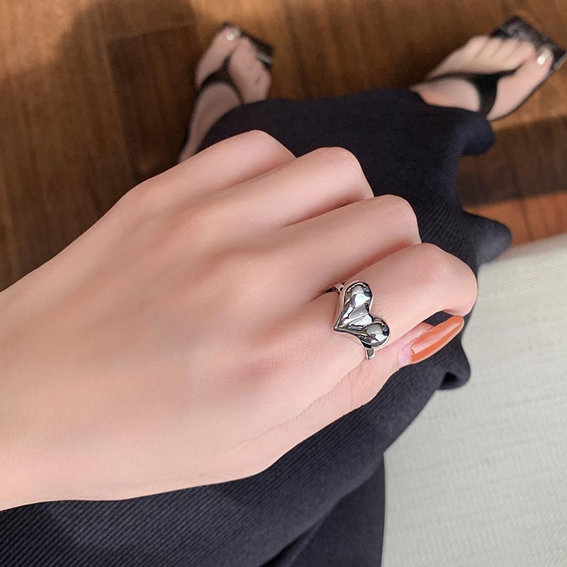 Yuzhu -026 Heart-shaped plain Ring, a fashionable, individual and simple index finger ring for women, a Korean-style, elegant and niche best friend ring Specification image