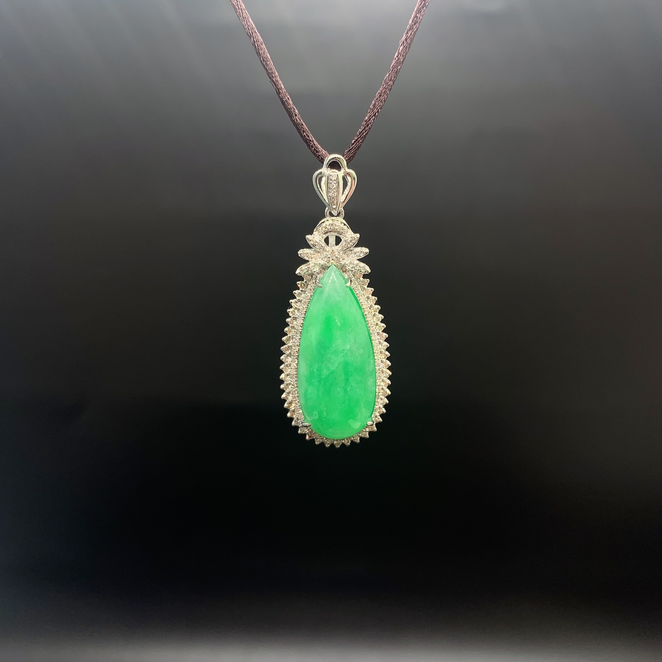 东方玉器 天然缅甸翡翠A货镶金18k阳绿大水滴吊坠详情图1