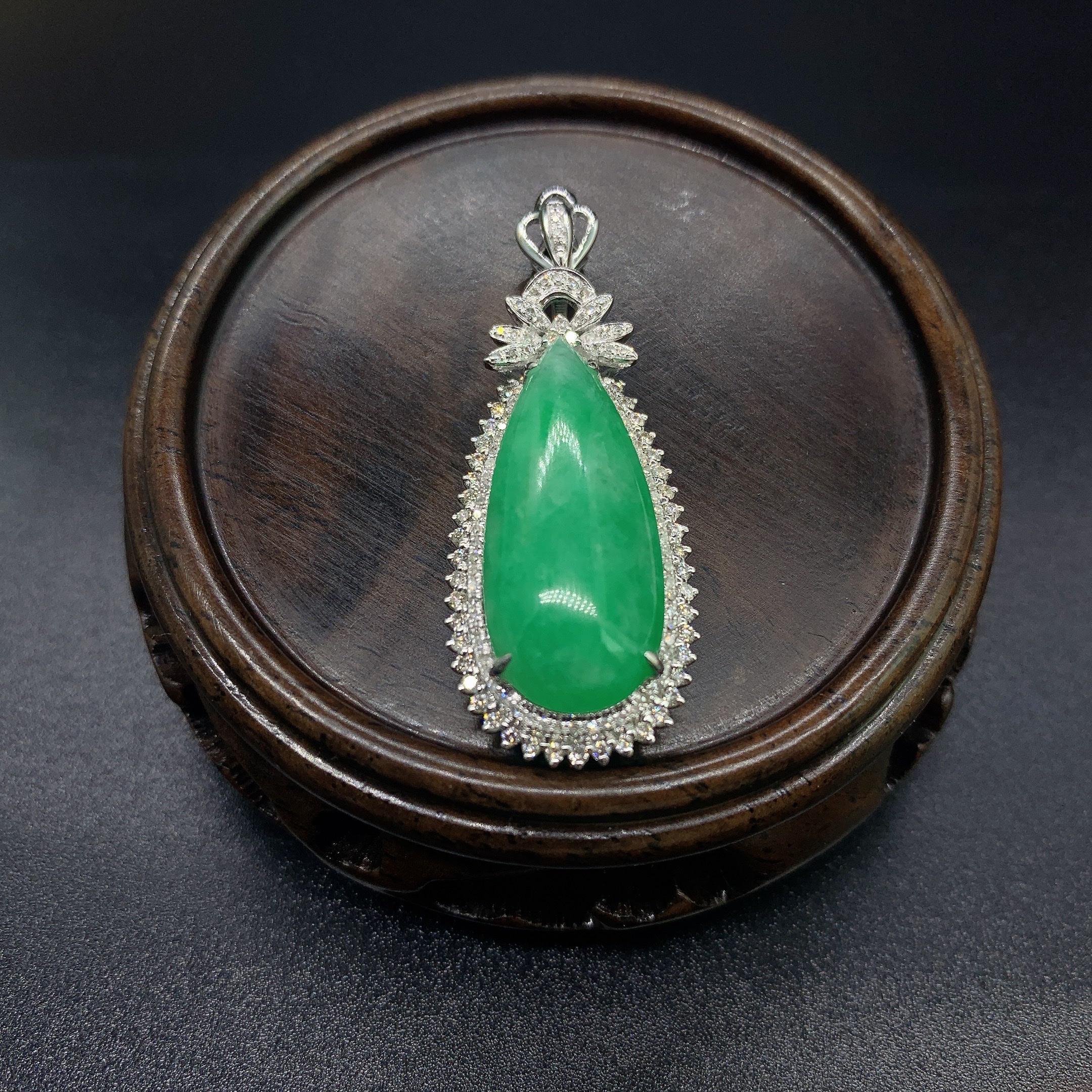 东方玉器 天然缅甸翡翠A货镶金18k阳绿大水滴吊坠详情图3