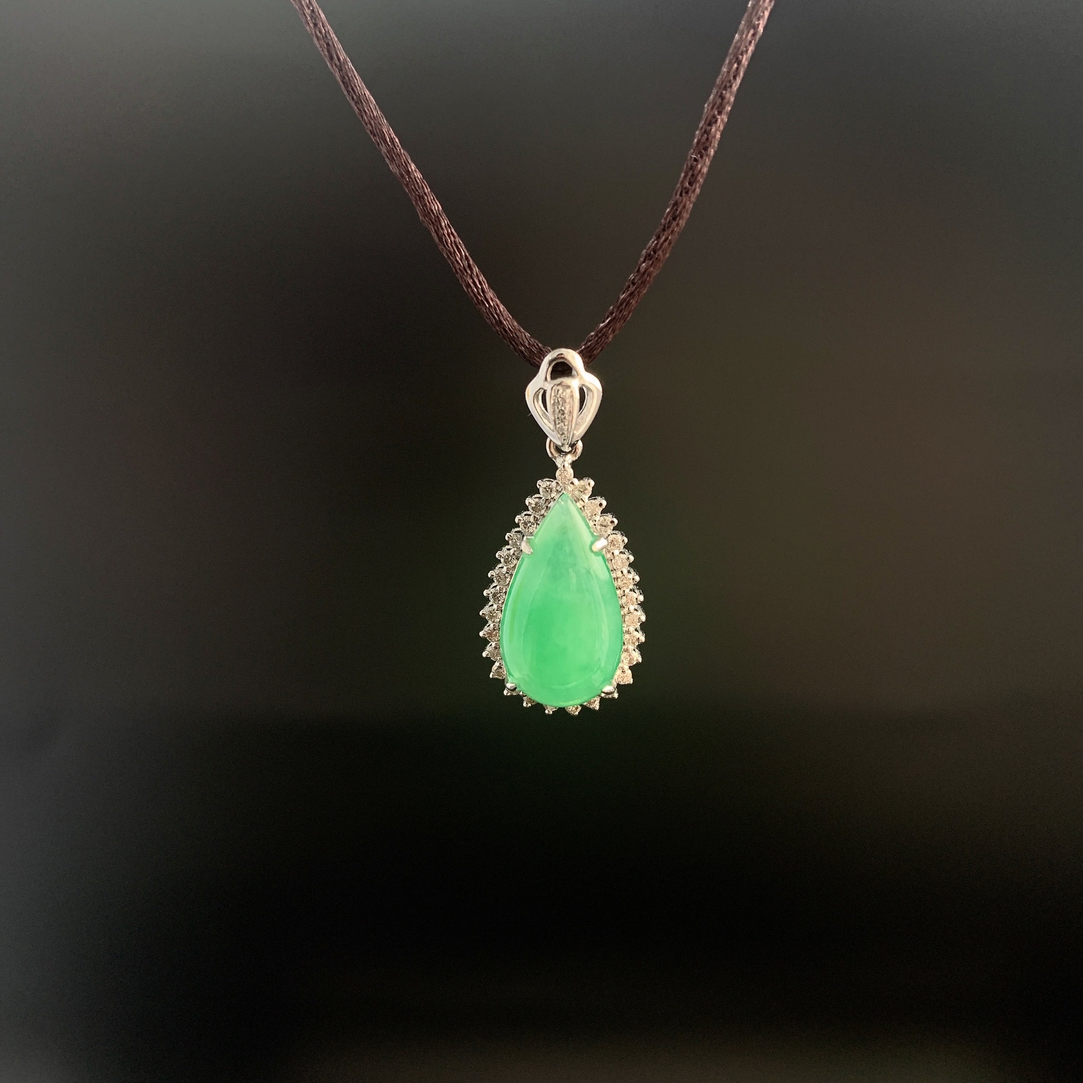 东方玉器 天然缅甸翡翠A货镶金18阳绿小水滴吊坠颈饰详情图1