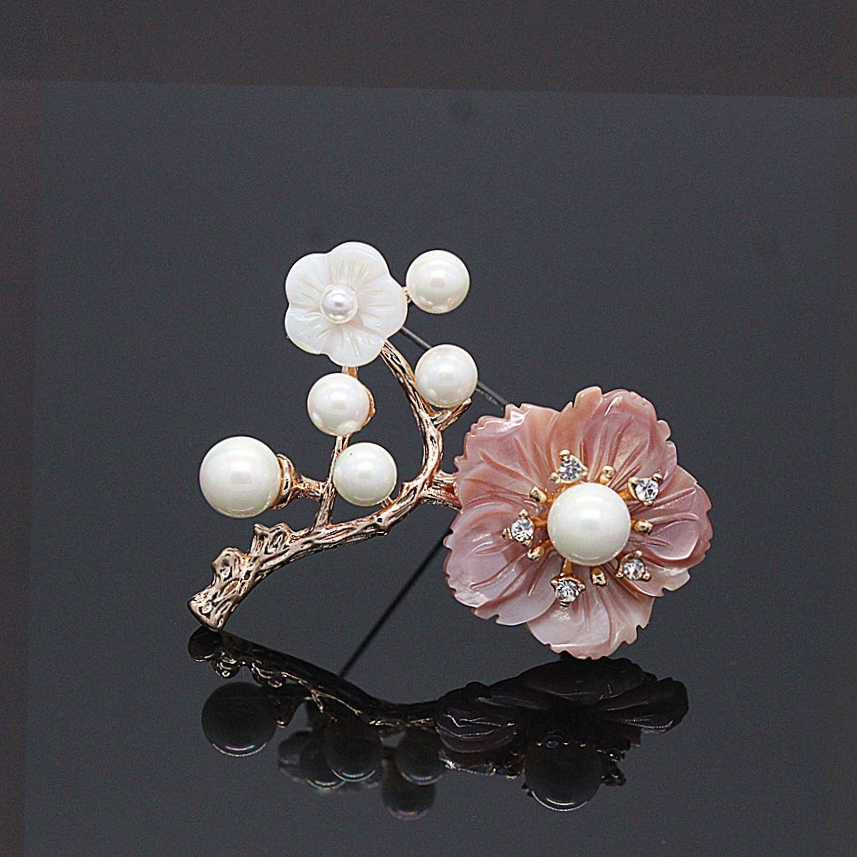 Brooch 677