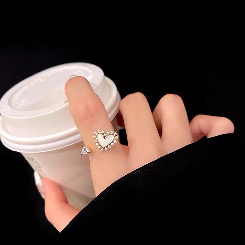 A fashionable, trendy, versatile and stylish ring for a cold and aloof goddess, a trendy and trendy young girl's Internet celebrity