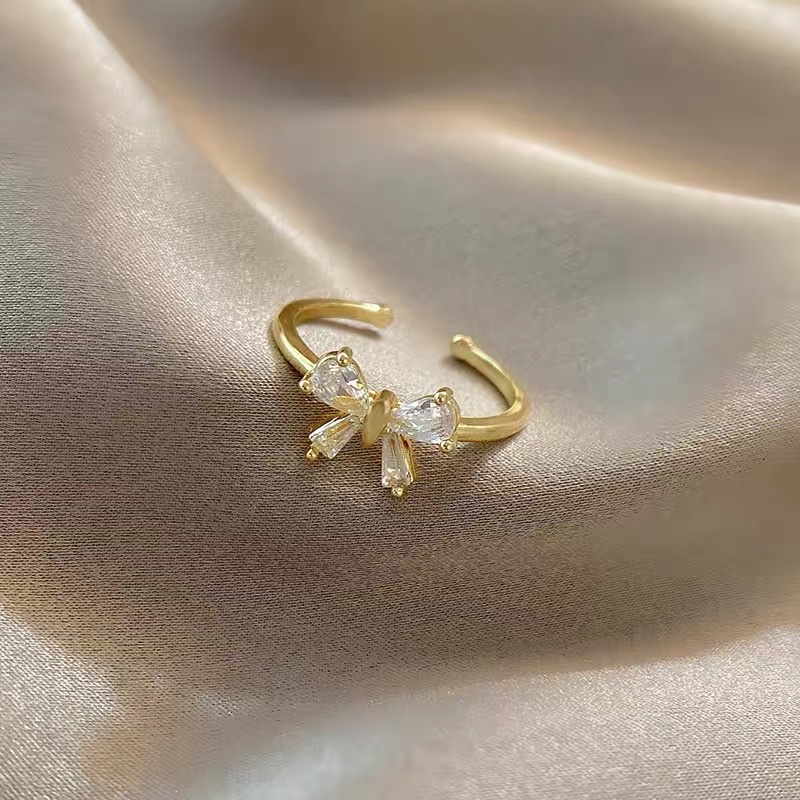 A luxurious, high-end, exquisite, noble and elegant goddess ring Application Scenario