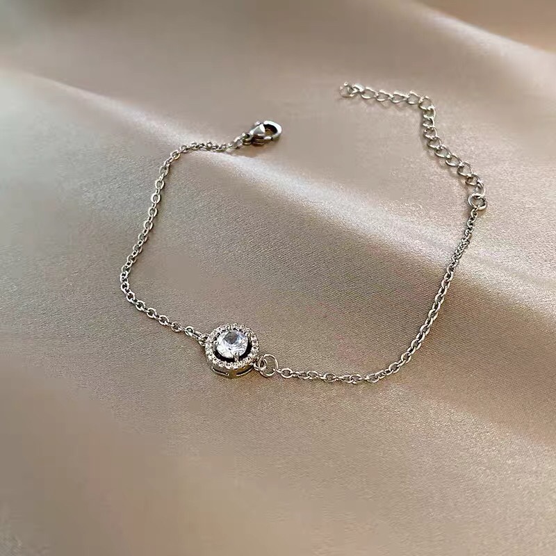 A simple, fashionable and versatile Korean-style fresh and simple bracelet
