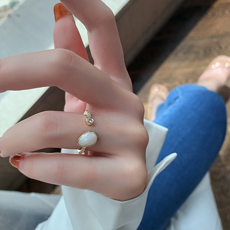 Yuzhu -022 Light Luxury White Shell Ring for Women's Summer, Exquisite Micro-set diamond Open ring, new style, fashionable and exquisite design sense