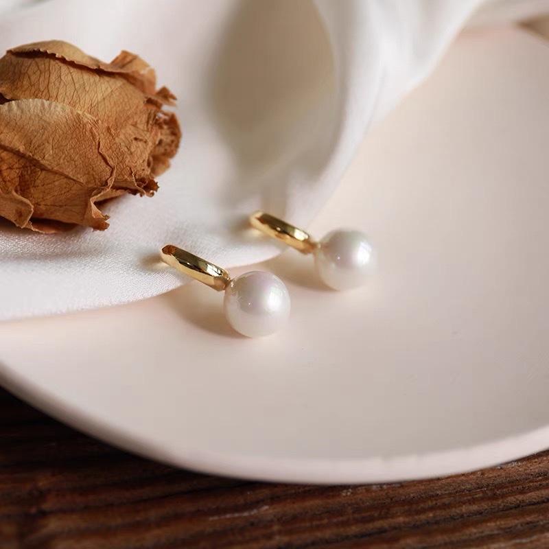 Pearl ear clips, retro hole-free earrings, women's high-end, simple and elegant Jieya steel jewelry Specification image