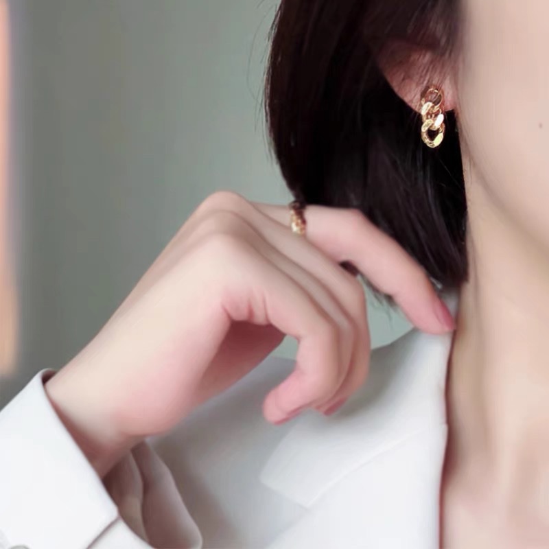 Ear clips without ear holes, women's metal earrings, chain earrings, clip style, simple and elegant, Jieya steel jewelry Application Scenario