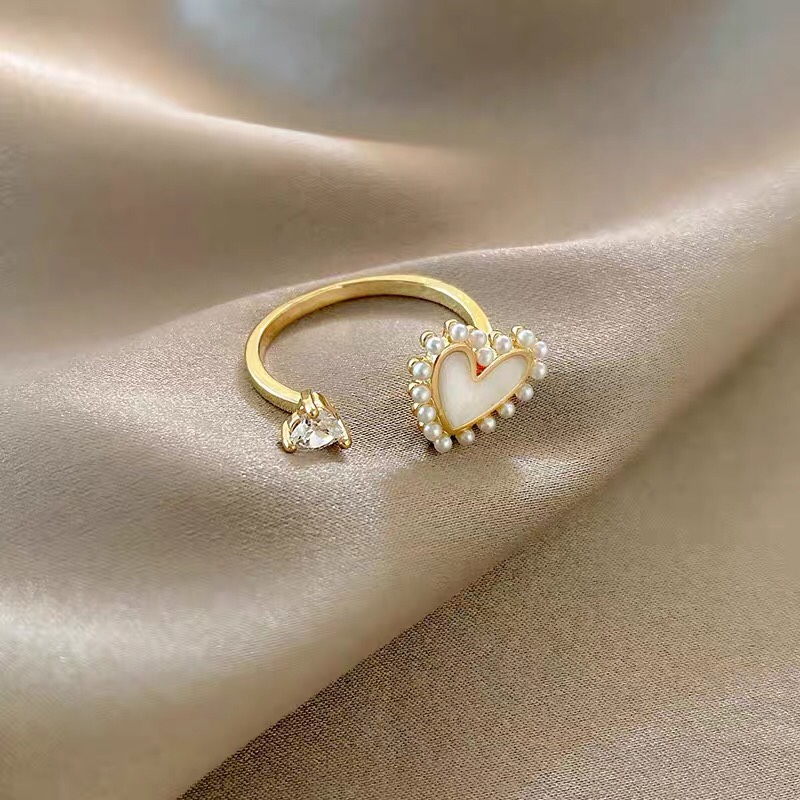 A sweet and stylish oil-dripping pearl ring with a fresh and heartwarming original design