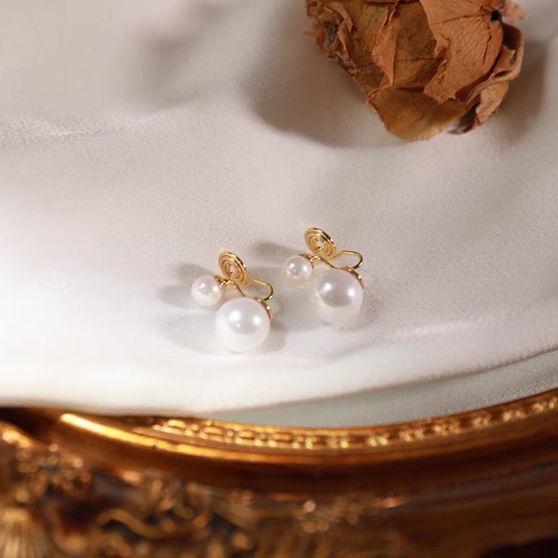 White pearl French retro high-end earring clip, a simple and elegant style for women without ear piercings, Jieya steel jewelry pic 1