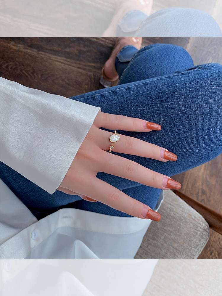 Yuzhu -022 Light Luxury White Shell Ring for Women's Summer, Exquisite Micro-set diamond Open ring, new style, fashionable and exquisite design sense Application Scenario