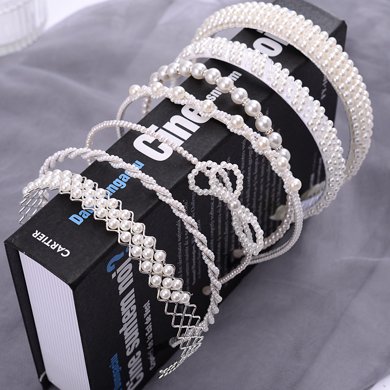 FLY1723 New pearl hairband, a popular female headband, a versatile Korean hairpin, a simple and elegant female hairpin, a hair accessory Item Picture