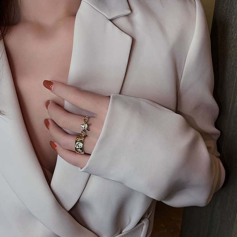 Yuzhu -012 Hollowed-out Five-pointed Star Couple Ring, a unique design for women, a Korean fashion trend hip-hop Internet celebrity index ring Specification image